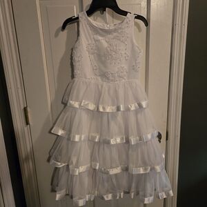 Elegant White Sleeveless Dress with Floral Details